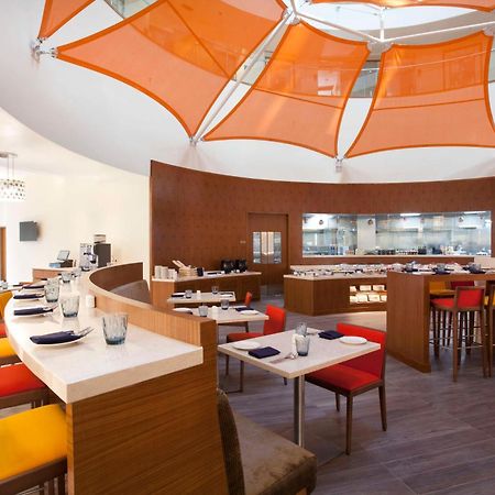 Hyatt Place Hyderabad Banjara Hills Exterior foto The restaurant