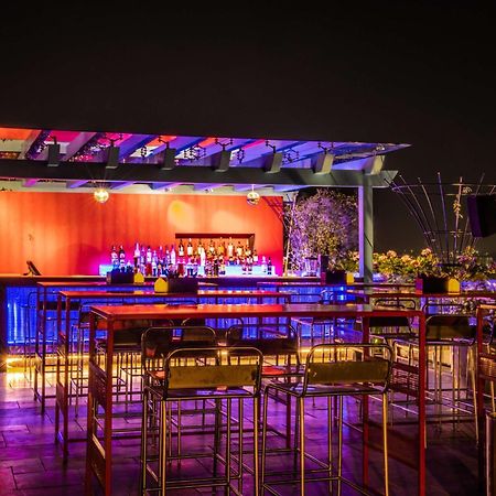 Hyatt Place Hyderabad Banjara Hills Exterior foto Sky Bar