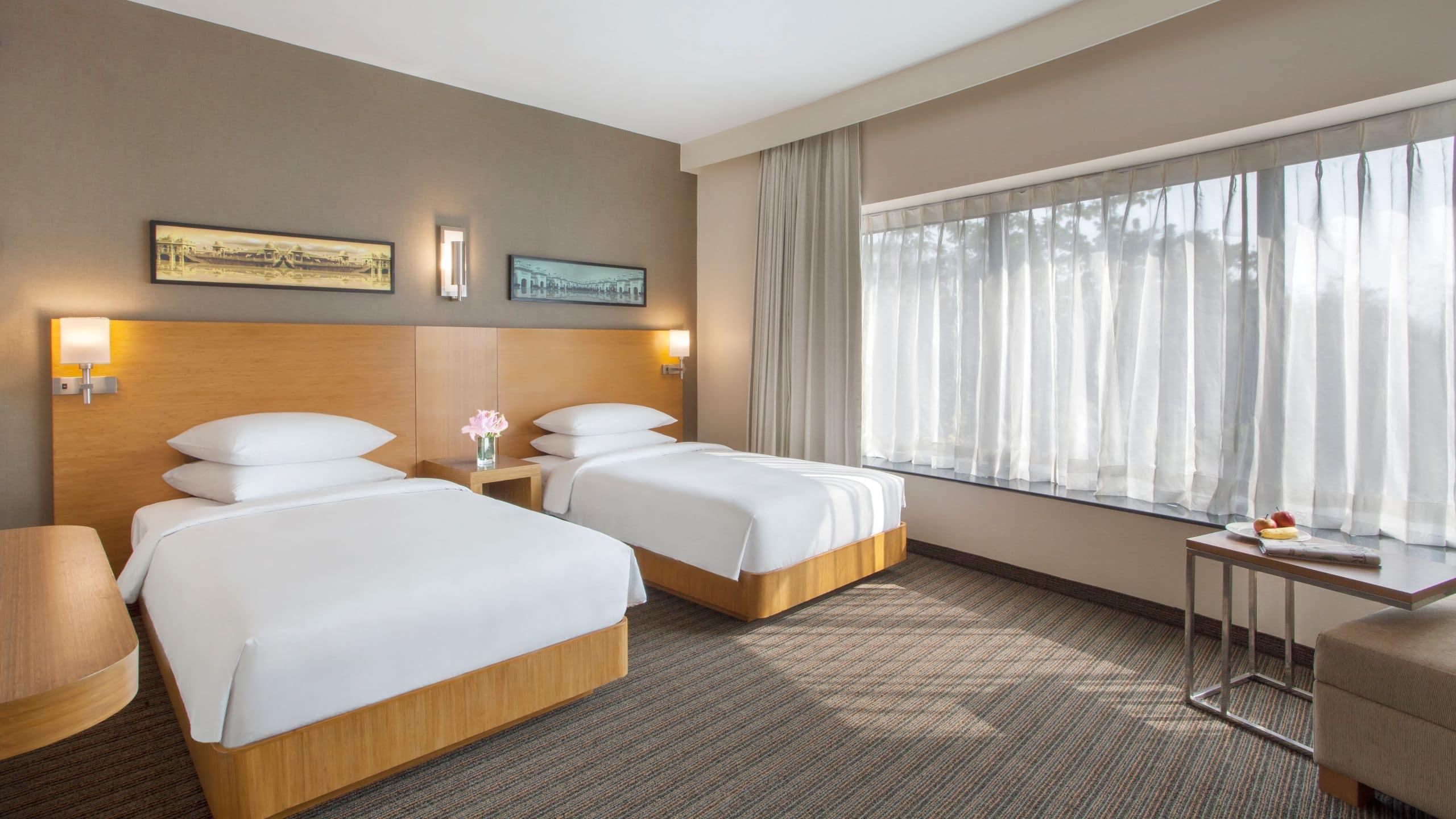 Hyatt Place Hyderabad Banjara Hills Exterior foto A room at the hotel