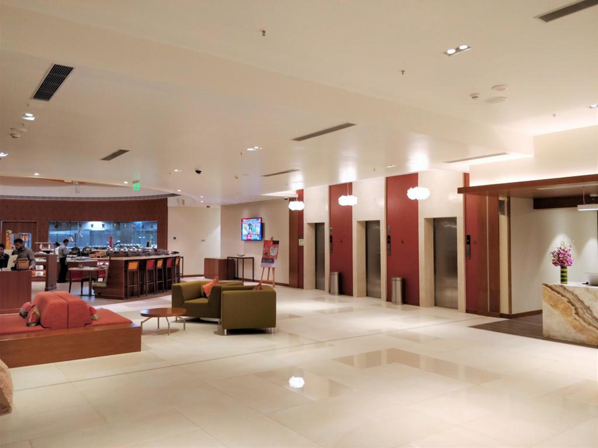 Hyatt Place Hyderabad Banjara Hills Exterior foto The lobby of the hotel