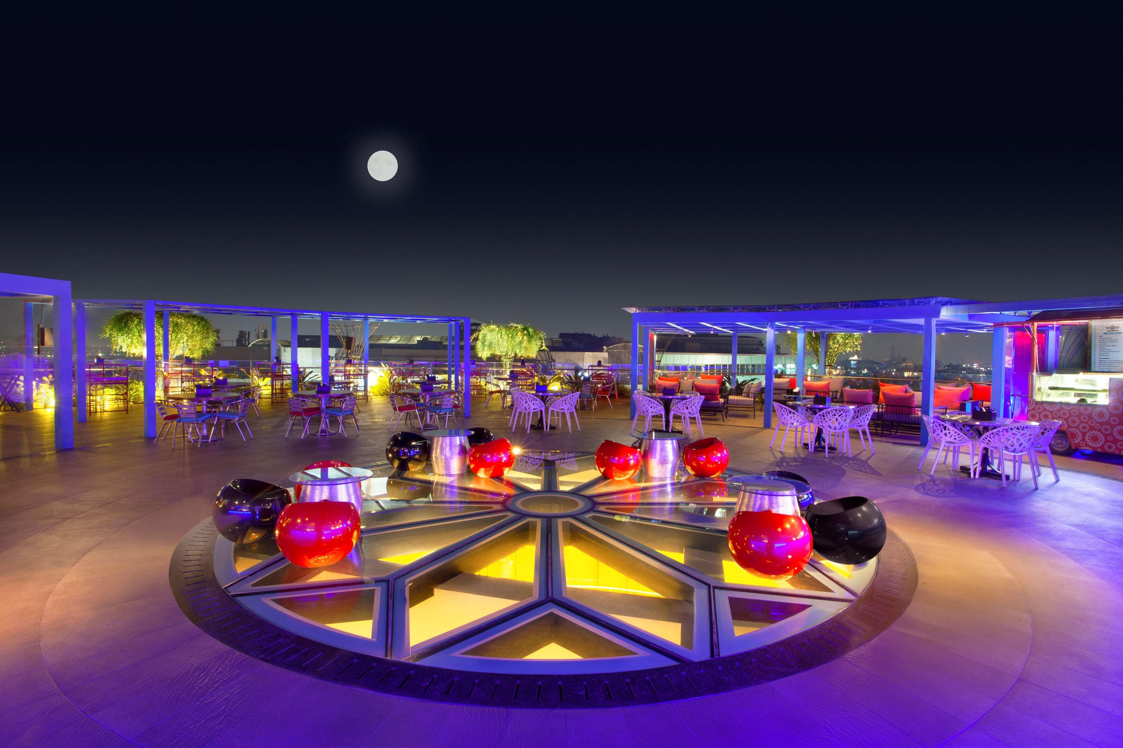 Hyatt Place Hyderabad Banjara Hills Exterior foto Sky Bar