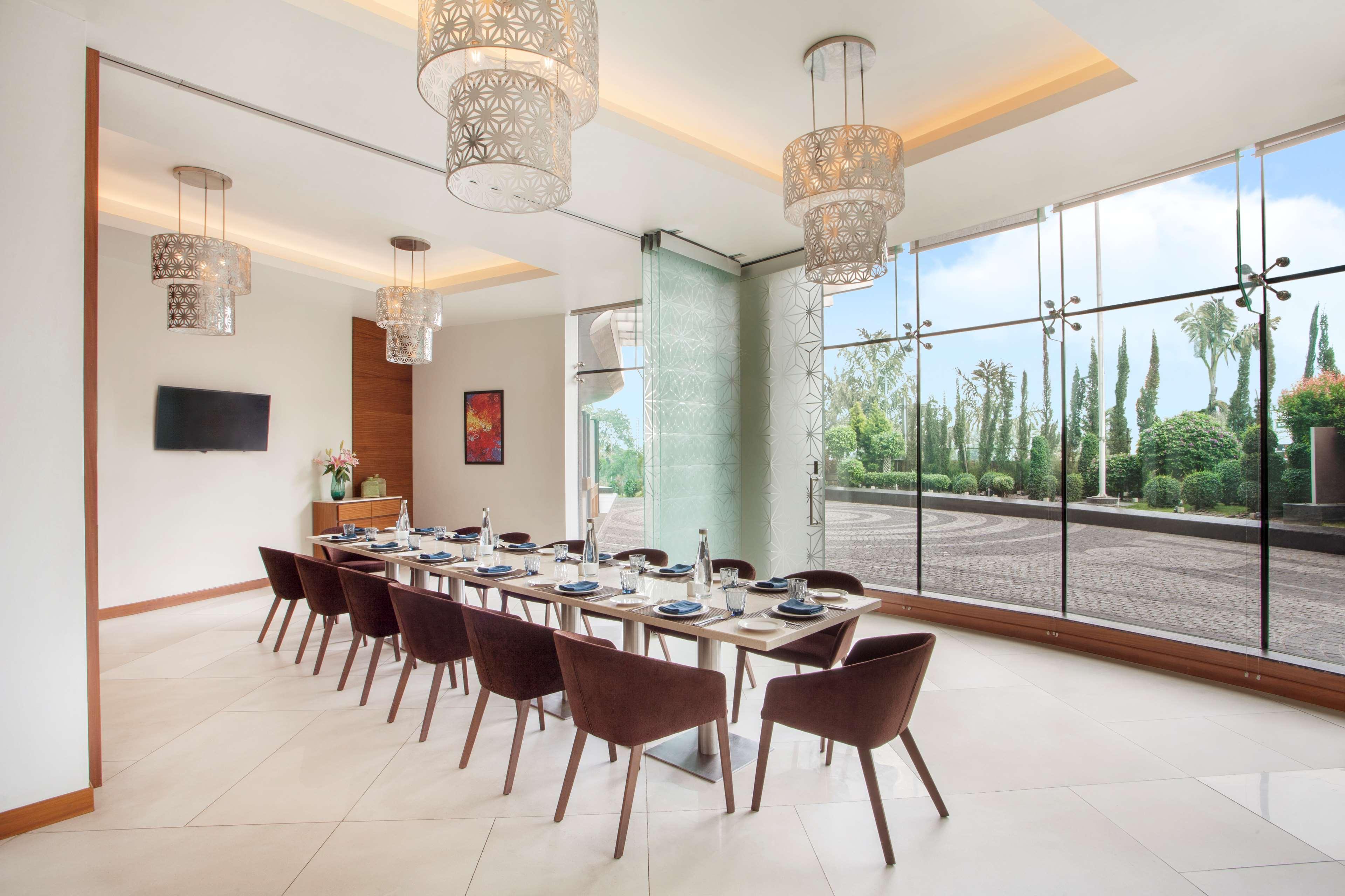Hyatt Place Hyderabad Banjara Hills Exterior foto Meeting room
