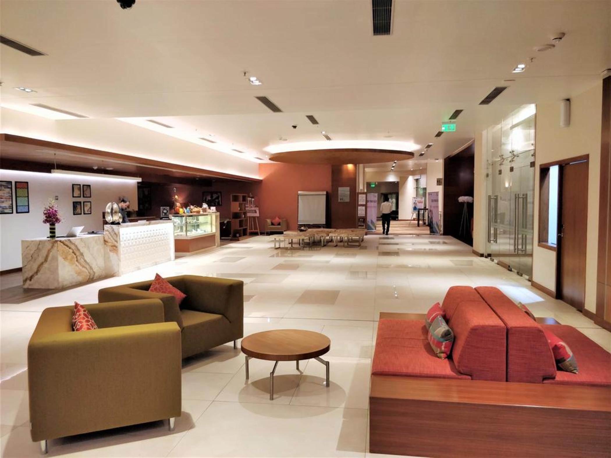 Hyatt Place Hyderabad Banjara Hills Exterior foto Lobby