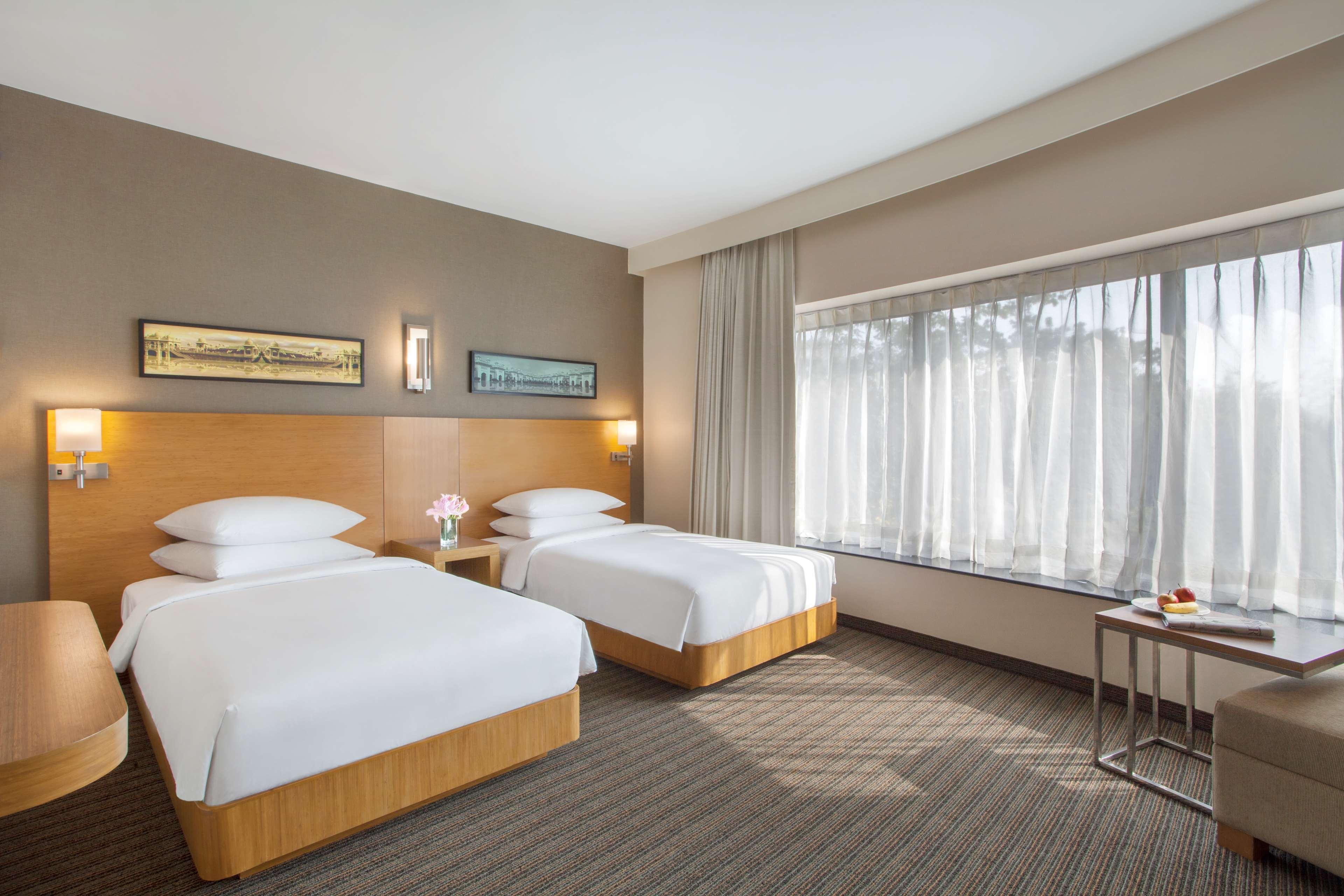 Hyatt Place Hyderabad Banjara Hills Exterior foto Deluxe Room