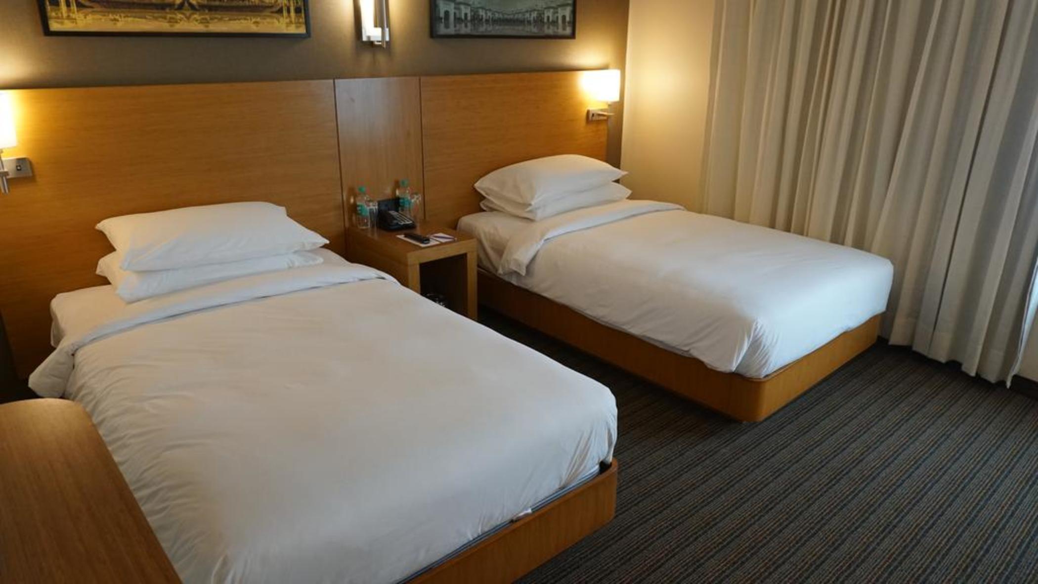 Hyatt Place Hyderabad Banjara Hills Exterior foto A room at the hotel