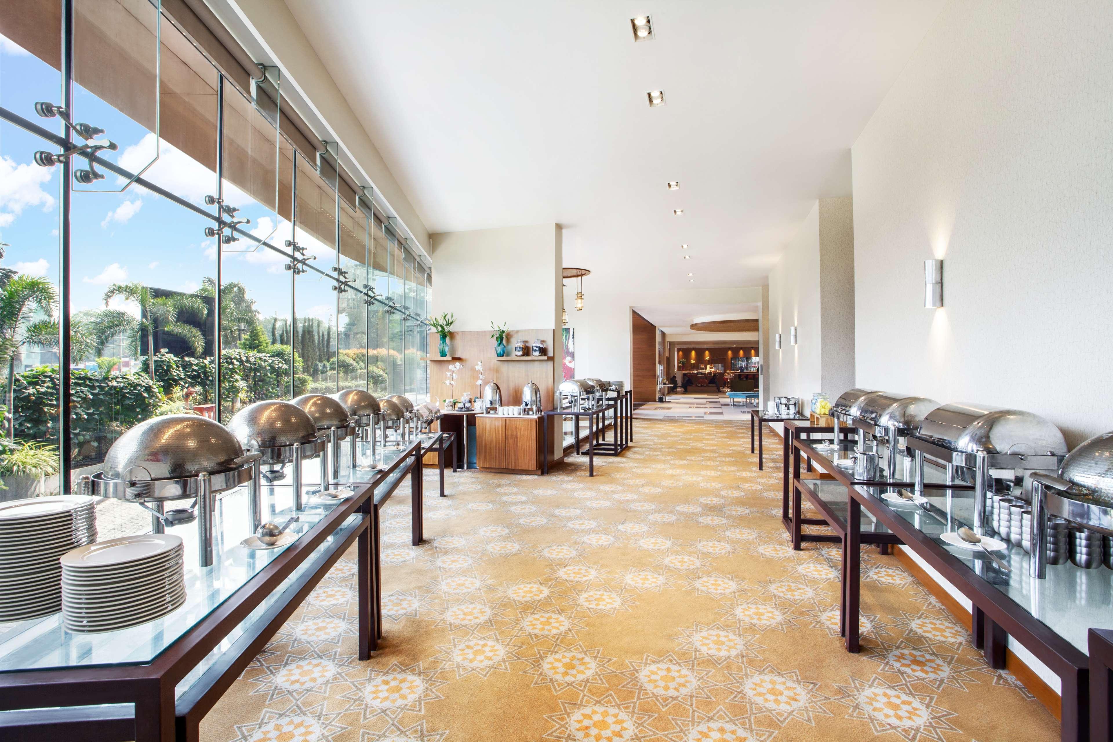 Hyatt Place Hyderabad Banjara Hills Exterior foto The Terrace