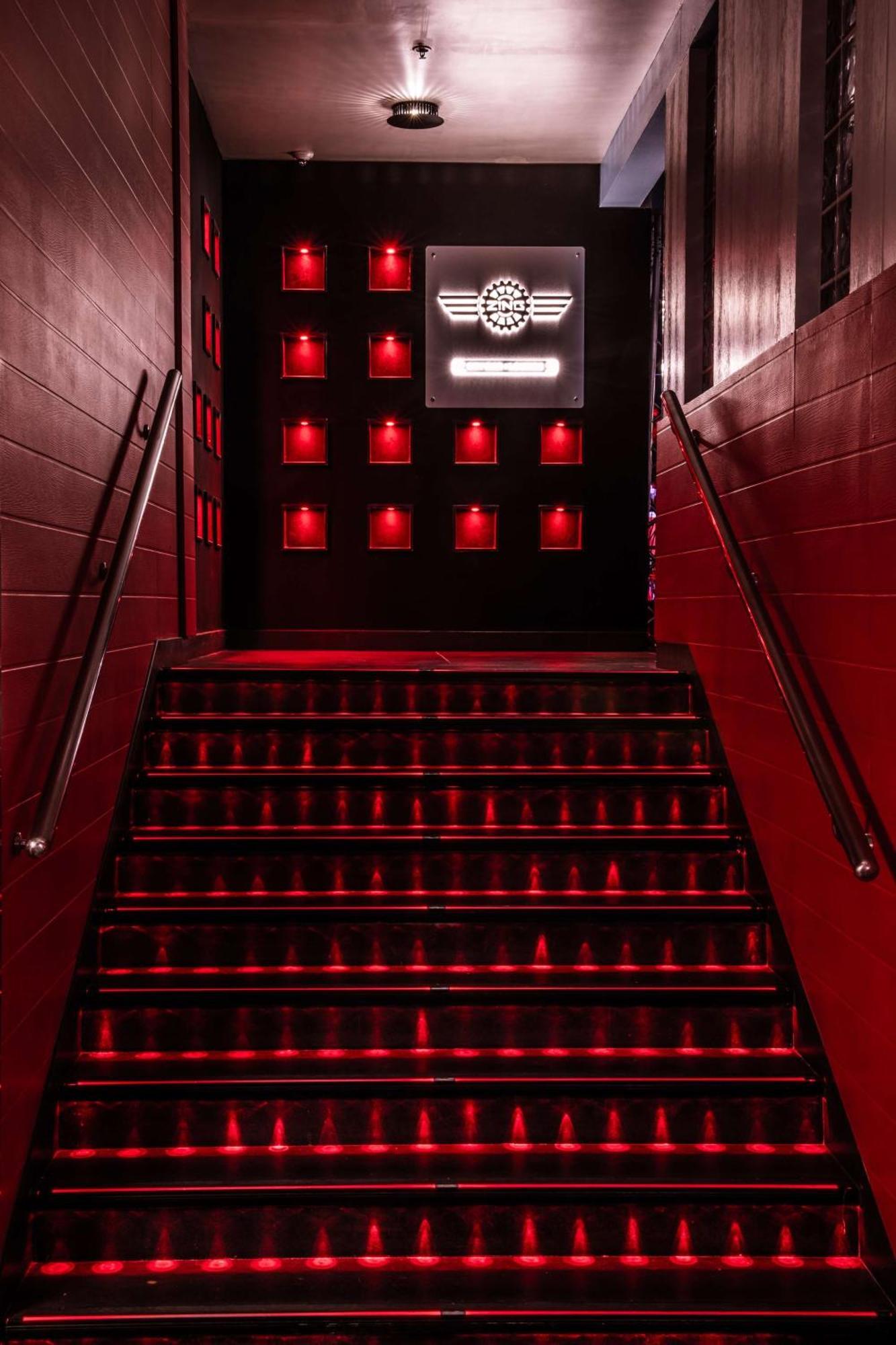 Hyatt Place Hyderabad Banjara Hills Exterior foto Stairs to the stage