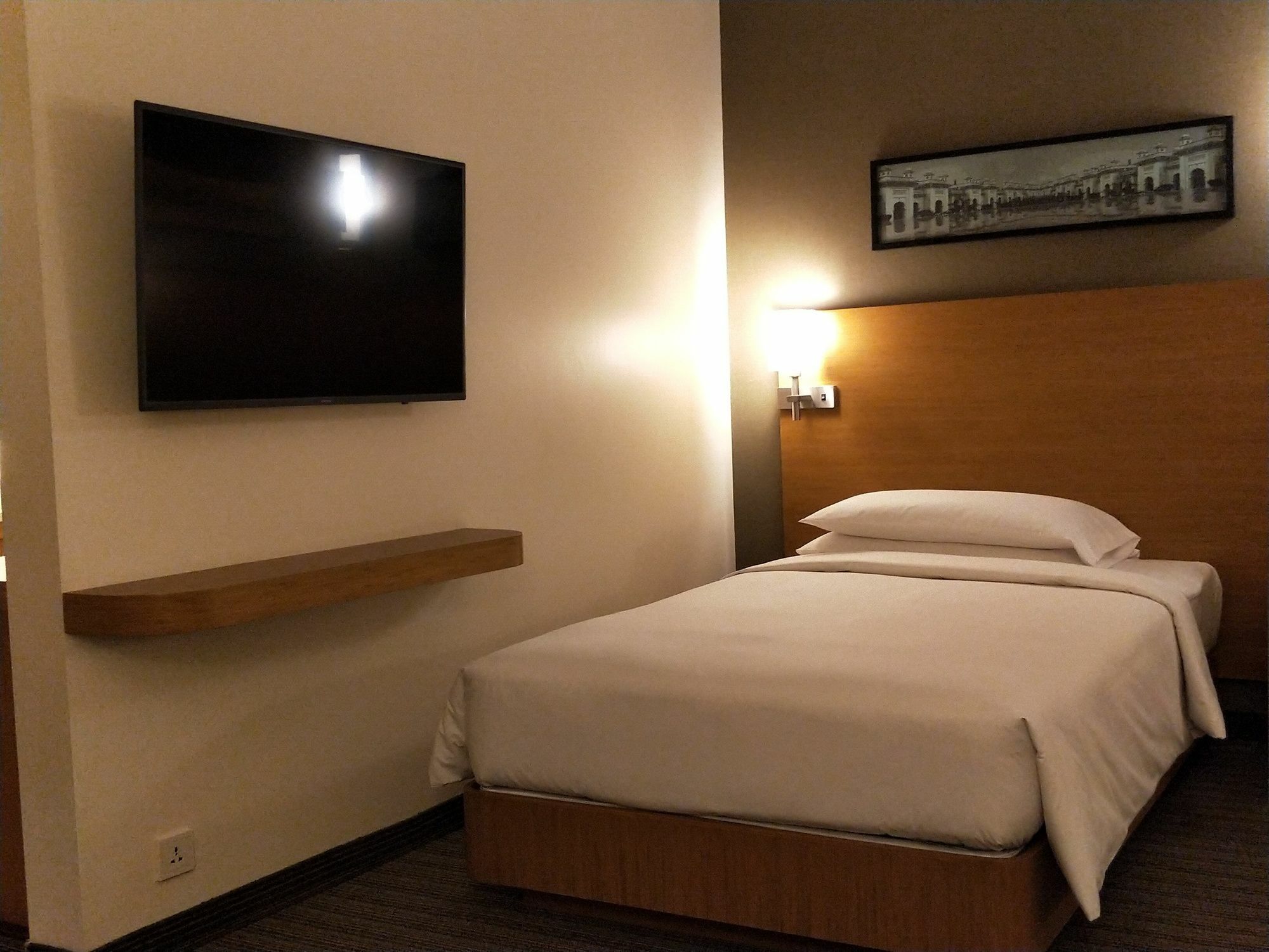 Hyatt Place Hyderabad Banjara Hills Exterior foto A room at the hotel