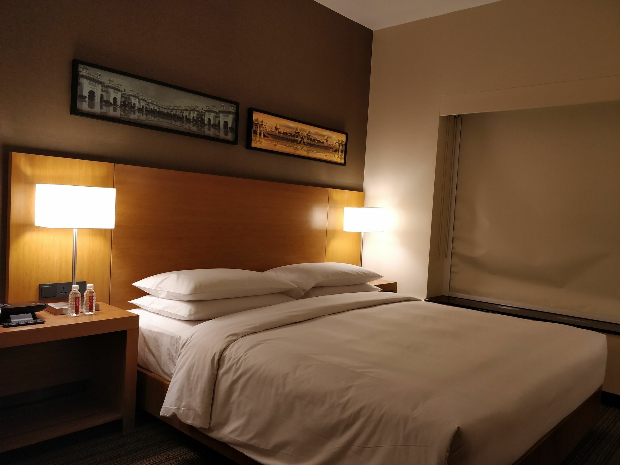 Hyatt Place Hyderabad Banjara Hills Exterior foto A room at the hotel